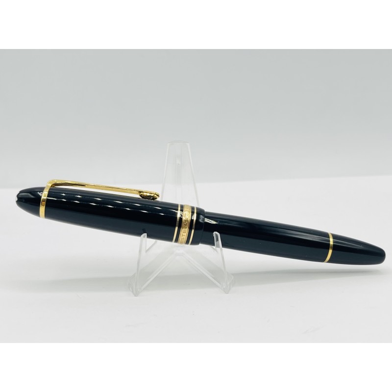 Pluma estilográfica Montblanc Meisterstück 146 negra y dorada