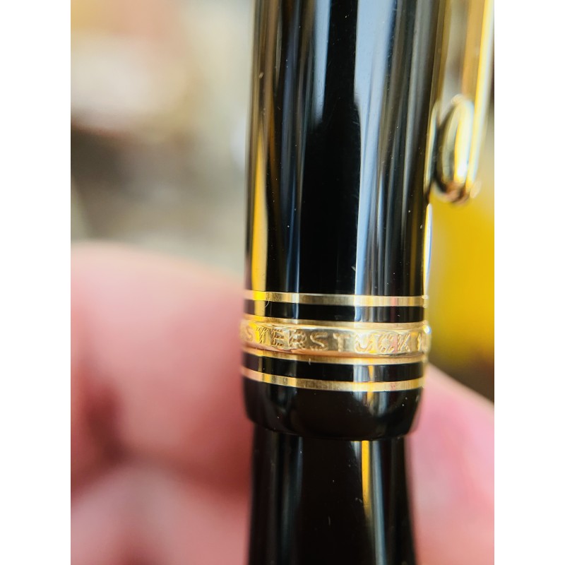 Inscripción Montblanc en el anillo del capuchón
