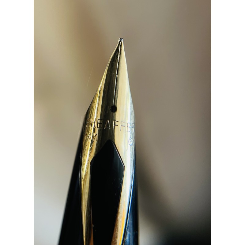 Pluma Sheaffer negra y dorada