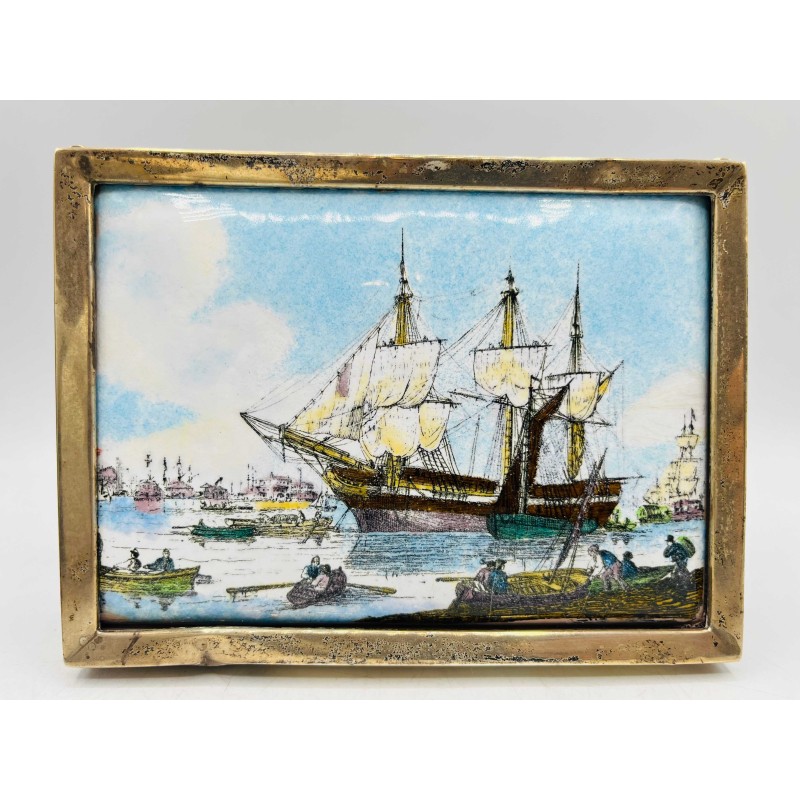 Caja tabaquera de plata contrastada con esmalte de barcos veleros