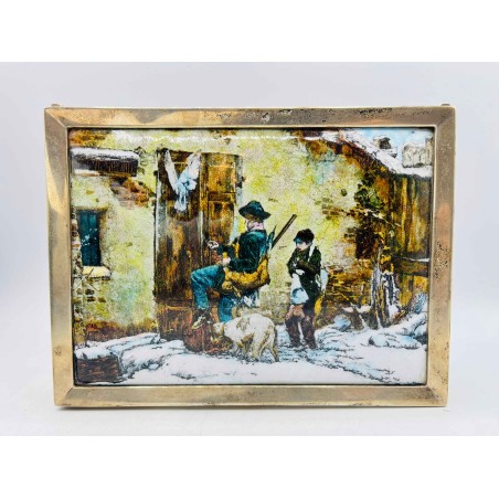 Caja tabaquera de plata contrastada con esmalte de caza