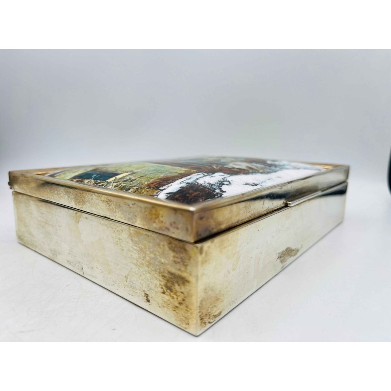 Interior de madera de la caja tabaquera de plata